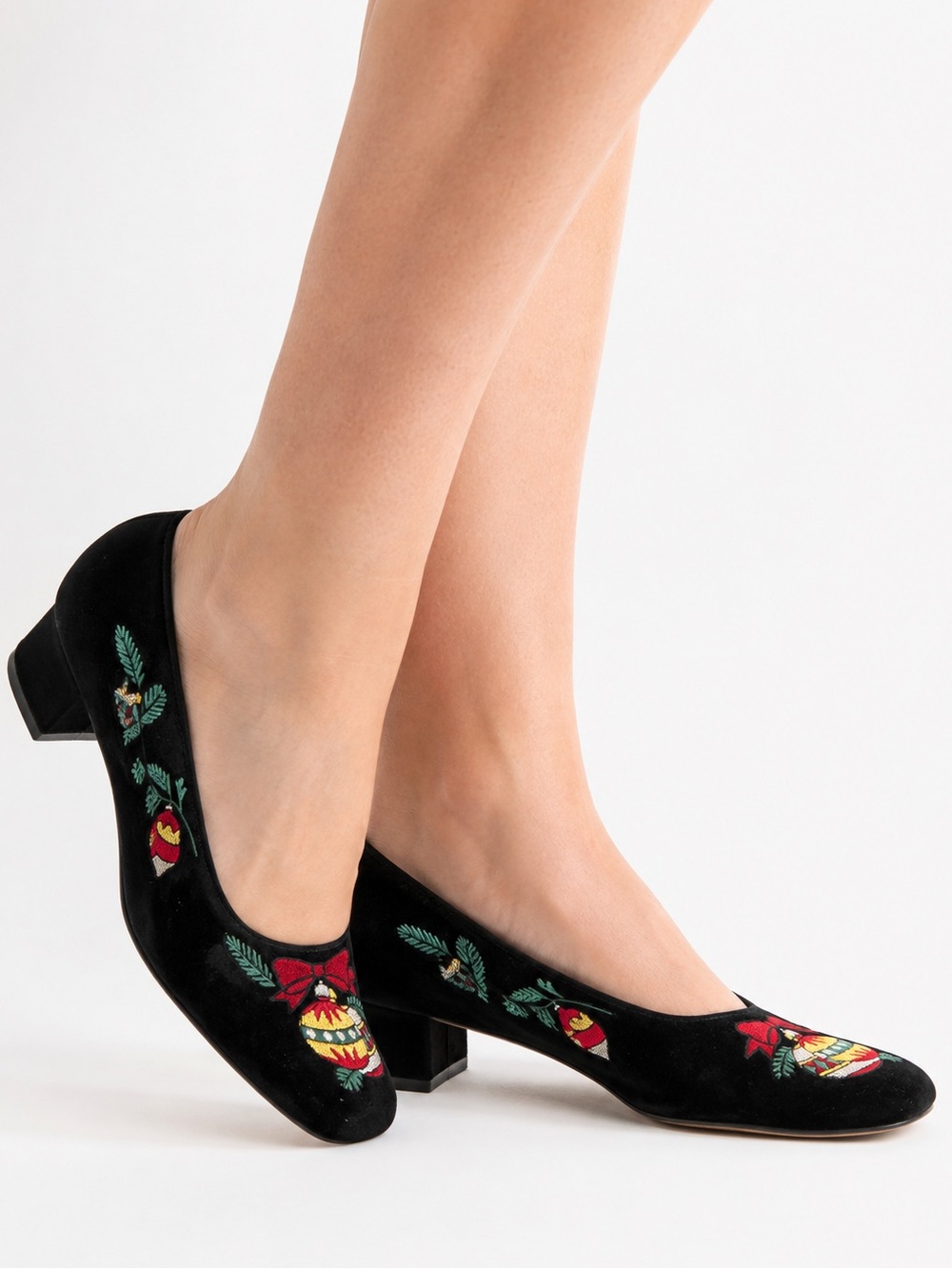 Vintage Worthington 6.5 Black Velvet Christmas Embroidered Holiday Flats